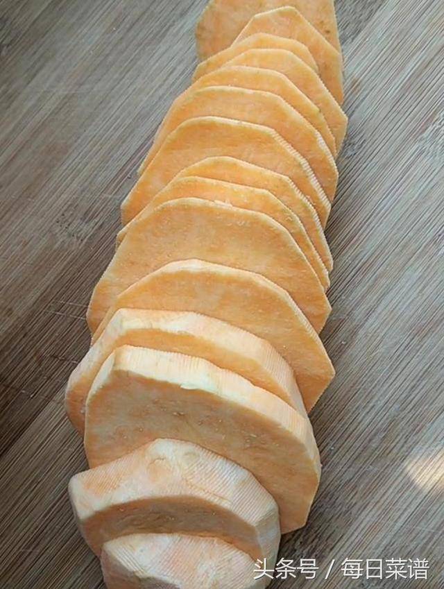 教你做最好吃的紅薯丸子，軟糯香甜，一上桌就搶光