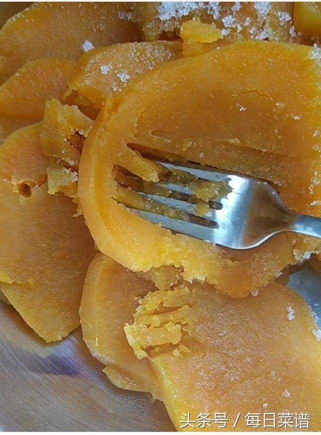 教你做最好吃的紅薯丸子，軟糯香甜，一上桌就搶光