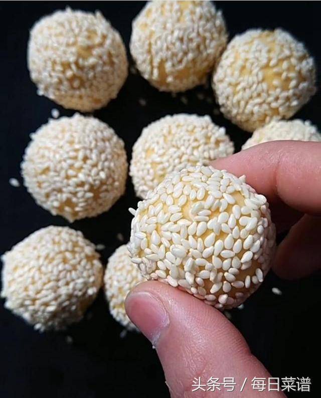 教你做最好吃的紅薯丸子，軟糯香甜，一上桌就搶光