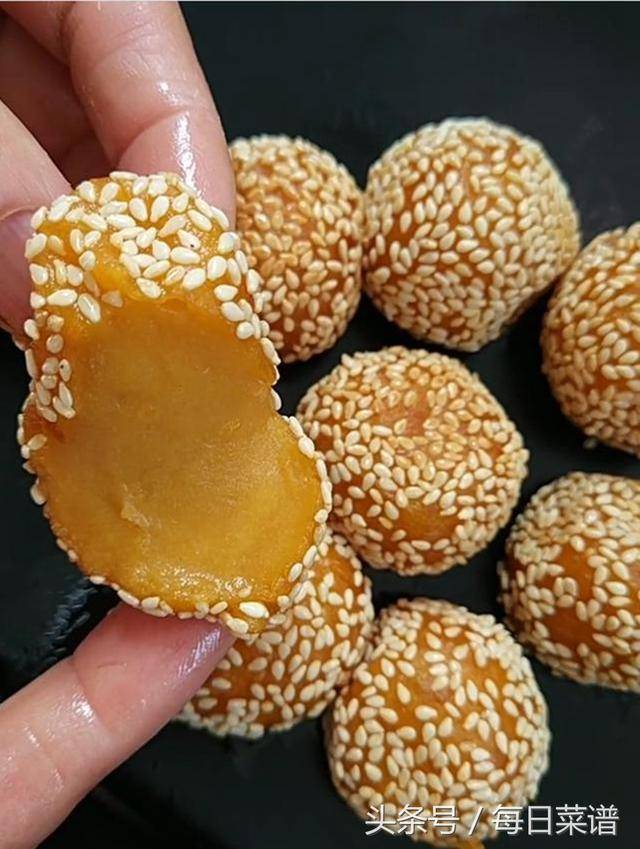 教你做最好吃的紅薯丸子，軟糯香甜，一上桌就搶光