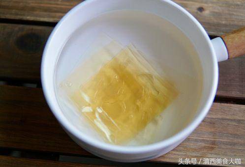 甜品-芒果千層糕，看著就很有食慾，好吃到沒朋友，快來試試吧！