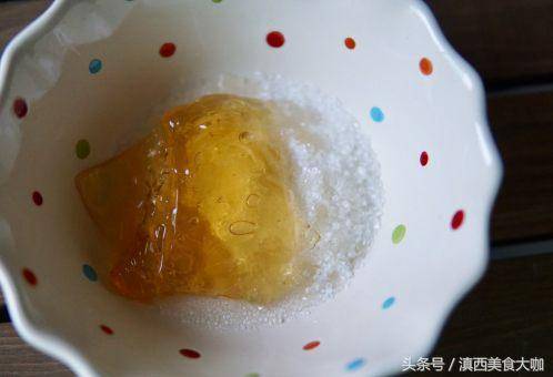 甜品-芒果千層糕，看著就很有食慾，好吃到沒朋友，快來試試吧！