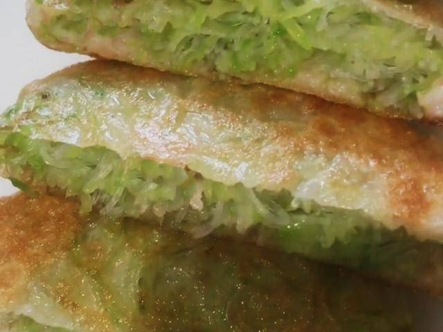 突發奇想用蘿蔔做成煎餅，沒想到出奇的好吃，孩子每天都鬧著要吃