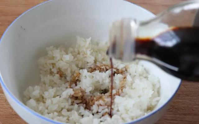 日本人是怎麼吃米飯？醋泡飯忍了，第四種讓中國人忍無可忍！
