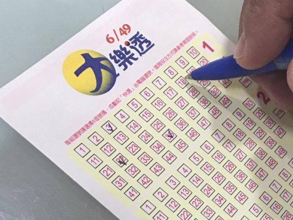 阿嬤托夢報明牌！憨孫買樂透「6號碼全中」瞬間嗨翻　拿去兌獎「卻領不到錢」網笑：沒那個命