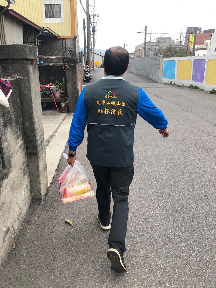 母親節前媽媽走了...3姐妹沒錢辦後事「暖里長幫籌10萬」　突然祂化飛蛾顯靈：來道謝了 