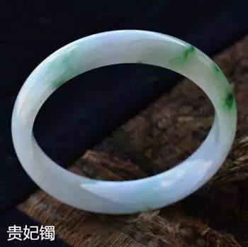 老祖宗告訴你：女人戴手鐲也有講究，左手千萬不要戴！