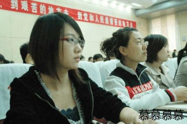  懷孕產下龍鳳胎，婆婆在產房外大罵，老公二話沒說一巴掌打了過去