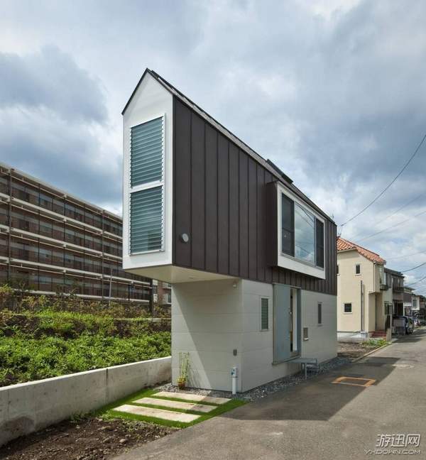 這棟房子一看就「窄到無法住人」，沒想到打開門後才發現自己竟「錯得離譜」！太驚艷了...
