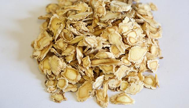黃芪我們經常食用，你知道怎麼搭配功效更好嗎？