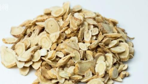黃芪我們經常食用，你知道怎麼搭配功效更好嗎？