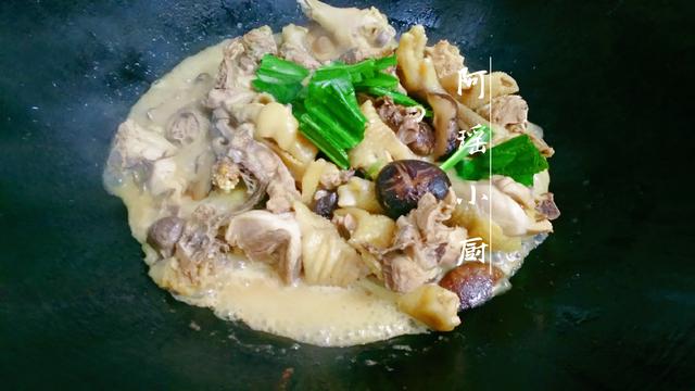 愛吃雞肉的要收藏，簡單一做，雞肉嫩滑，原汁原味，一頓1隻雞！
