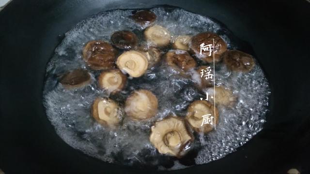 愛吃雞肉的要收藏，簡單一做，雞肉嫩滑，原汁原味，一頓1隻雞！