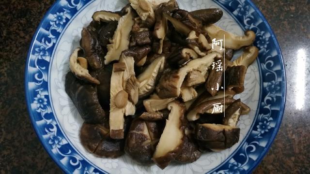 愛吃雞肉的要收藏，簡單一做，雞肉嫩滑，原汁原味，一頓1隻雞！