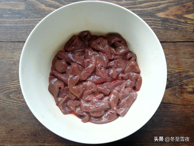 教你做豬肝的小竅門，做出的豬肝滑嫩不腥，不老不柴，健康吃法