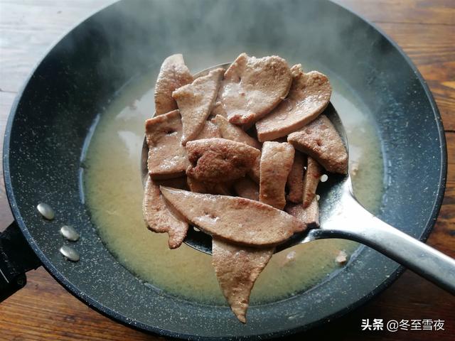 教你做豬肝的小竅門，做出的豬肝滑嫩不腥，不老不柴，健康吃法