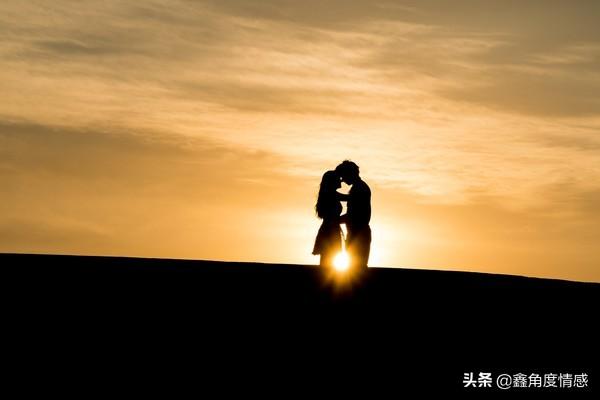女人放不下一個男人時，會有這幾個表現，隱藏不住的
