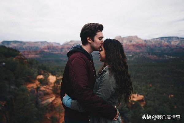 女人放不下一個男人時，會有這幾個表現，隱藏不住的