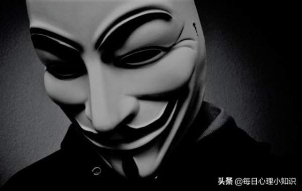 睜大眼睛看清楚！心理越是「陰暗」的人，越愛把這3句話當作口頭禪！