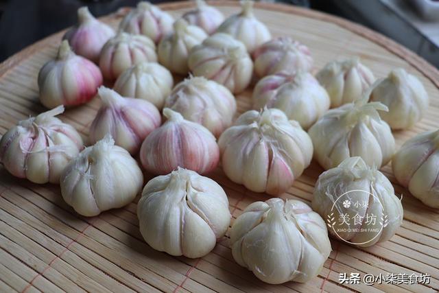 大蒜這樣做好吃不辣，配方全告訴你，15天就可以吃了，清脆爽口
