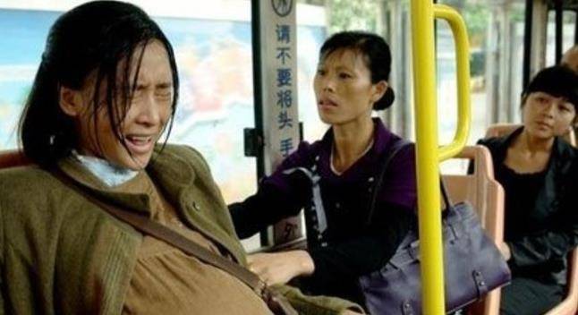 算命說時辰未到！她硬撐17小時「羊水流乾」堅信女兒公主命　狂拖時間「孩子出來後」醫生秒傻眼！