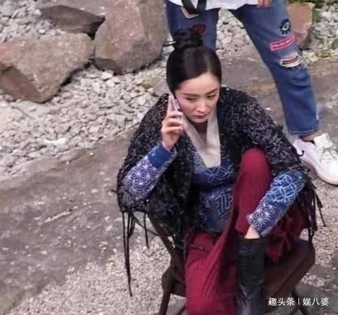 片場休息時，吳謹言在接吻，baby在抽菸，趙麗穎最厲害，劉德華最讓人心疼！