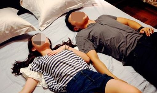 新婚夜，躺在老公懷裡，她覺得感覺不對，開燈後，果斷選擇離婚