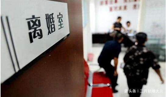 新婚夜，新郎看著新娘肚子上的紋身，第二天選擇了離婚