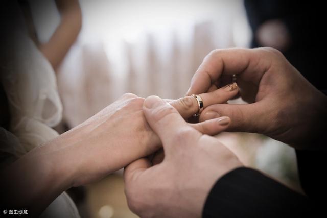 結婚十多年，老公催我還錢還冤枉我婚外有人，我百口莫辯咋辦？