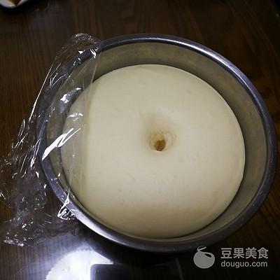 向日葵豆沙包的做法。