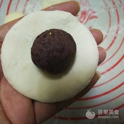 向日葵豆沙包的做法。