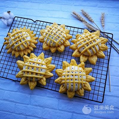 向日葵豆沙包的做法。