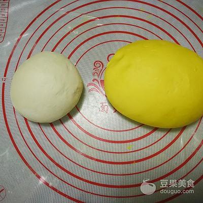 向日葵豆沙包的做法。
