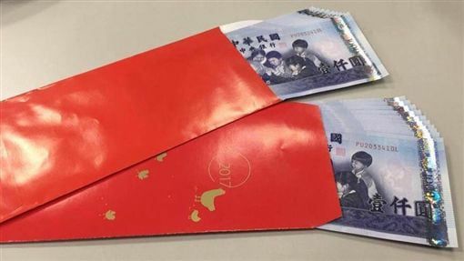 9歲男童拿壓歲錢「1萬元全買遊戲點數」　媽媽氣歪衝超商「哭嗆是店員的錯」：你的心太黑了 