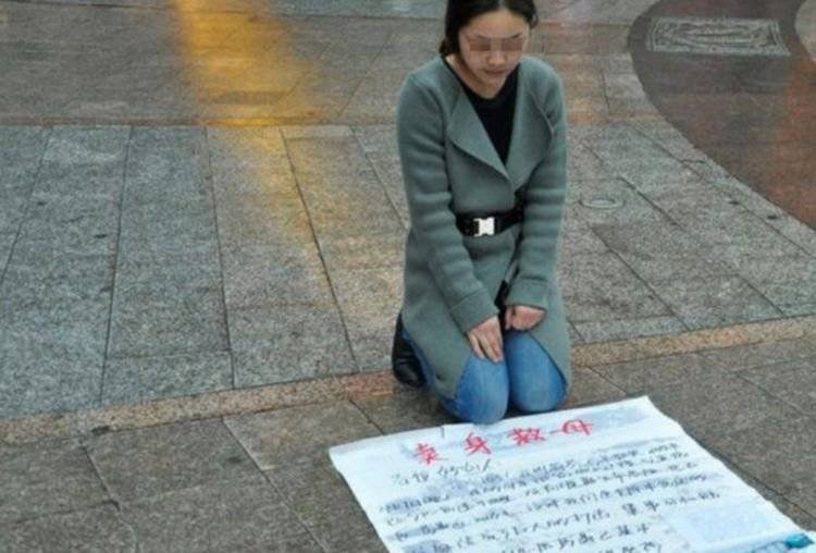 父親病重，母親找親戚借錢，親戚惡意刁難，3年後親戚蒙了