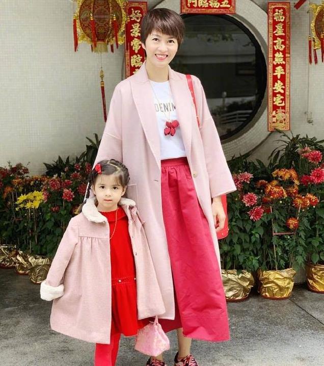 梁詠琪女兒長大，混血基因愈發明顯，被稱最漂亮星二代