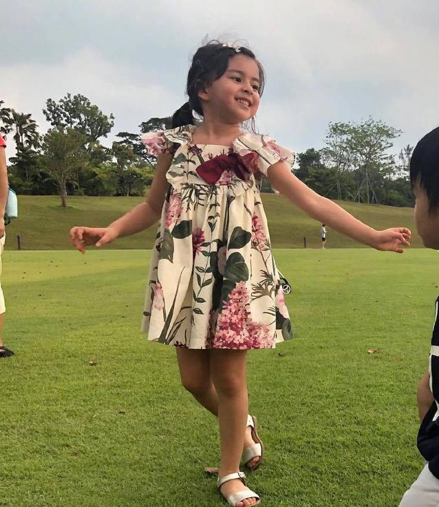 梁詠琪女兒長大，混血基因愈發明顯，被稱最漂亮星二代