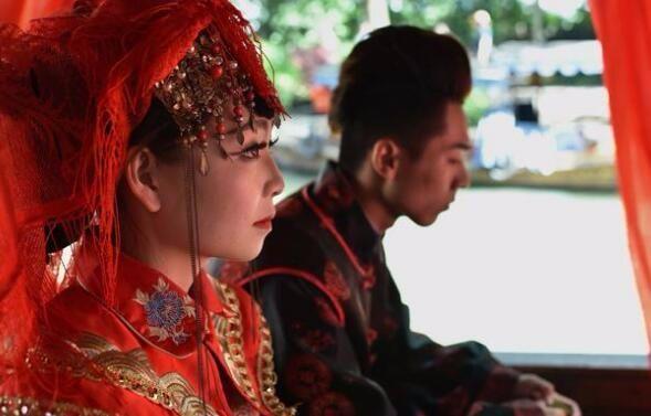 我跟小姑同一天生小孩，婆婆選擇了照顧我，但我還是把她送走了！