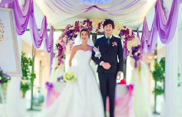 女兒晚上睡覺總哭，父親厭煩睡客房，深夜夢到女兒去世，醒來愣了