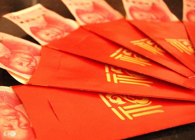 結婚婆婆只給一萬塊彩禮，婚禮當天看到宴席，我媽氣的領我回家