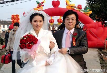 婆婆生日，兒媳轉帳五千，回婆家時，門外聽到對話，她如墜冰窖
