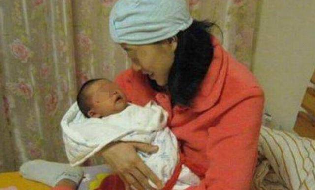 兒子失蹤我被老公拋棄，25年後參加女兒結婚，看見新郎我愣了