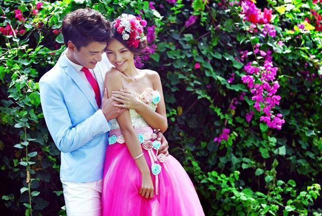 兒子失蹤我被老公拋棄，25年後參加女兒結婚，看見新郎我愣了