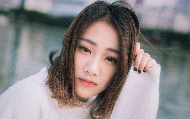 深夜出差忘帶文件夾，回家發現老婆表情怪異，推開門我的心好痛
