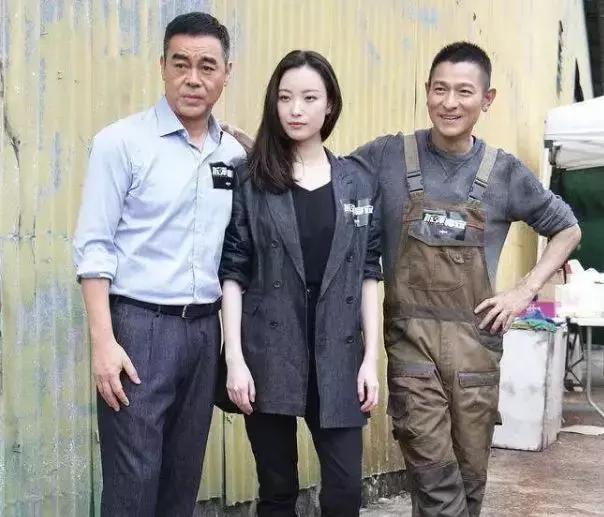 張鈞甯黃磊親密？范丞丞手滑道歉？大小s炒熱度？陳曉收視下滑？