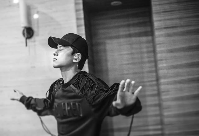 29歲張含韻現狀太心酸，人沒到劇組就直接被拒，出演知否無人識