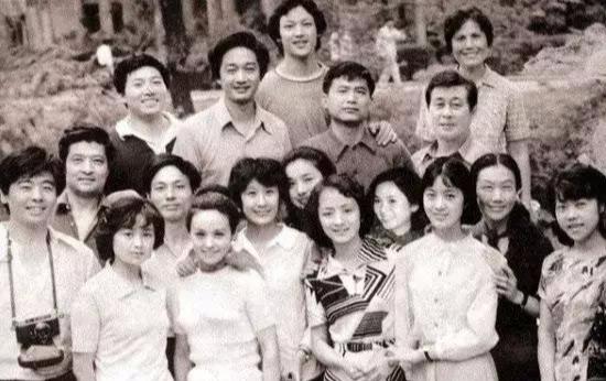 八九十年代明星大腕兒照片，個個青澀純真，你能認出幾個？
