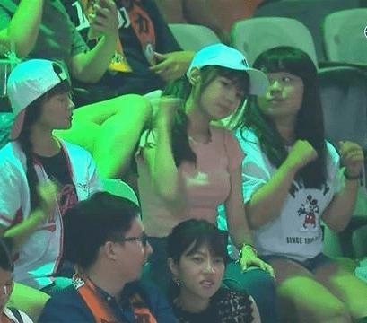 打個球壓力巨大！...看到這畫面直接投降輸一半