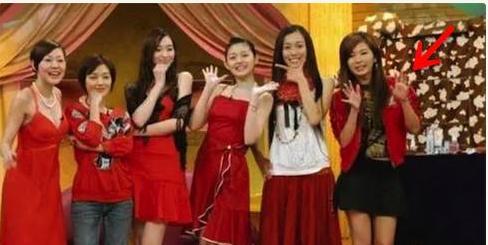 「七仙女姐妹團」各女星青澀照，初中時的吳佩慈清純指數爆棚！