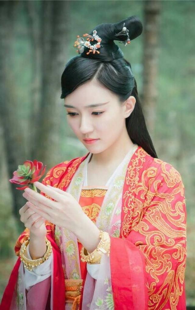 北影05級女生：楊冪，張小斐，焦俊艷，這個班女星走紅方式大不同